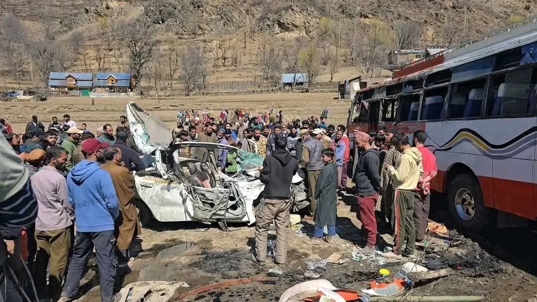 3 Tourists Killed, 14 Others Injured In Kangan Road Accident