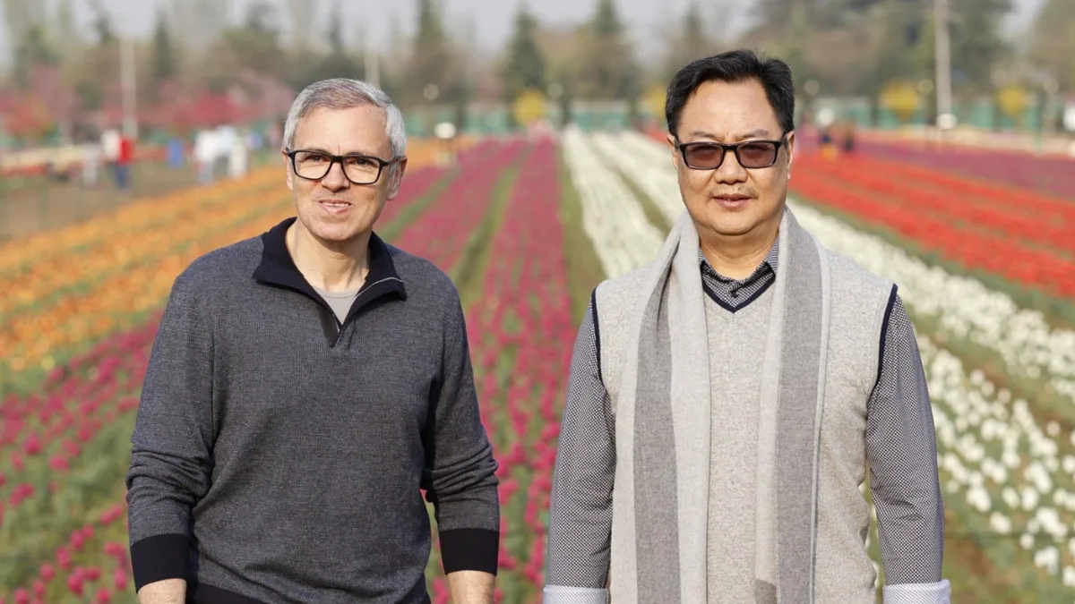 CM Omar under Oppn fire for accompanying  Rijiju to Tulip Garden