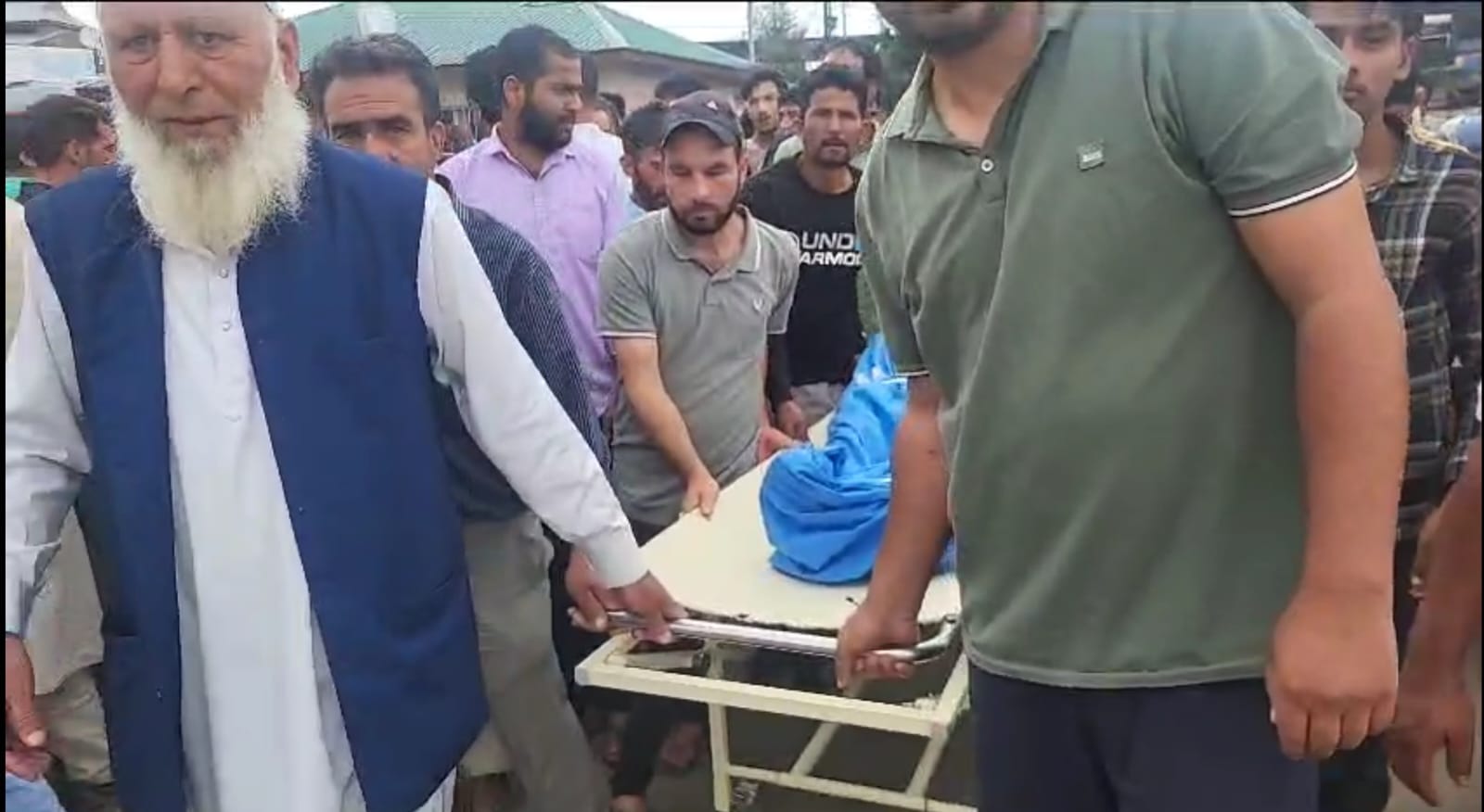 Pregnant lady from Srandoo dies at District Hospital Kulgam, family alleges medical negligence