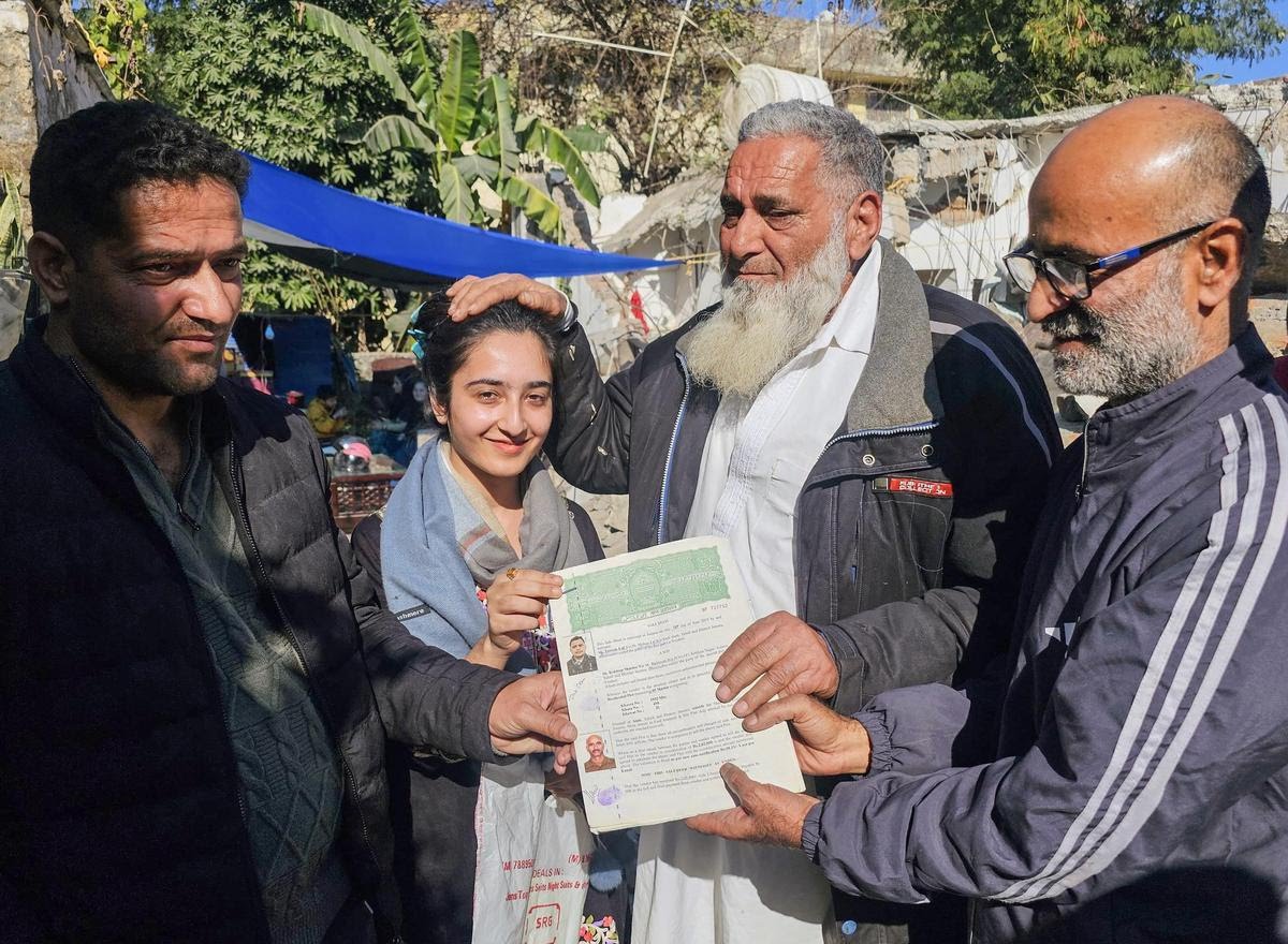 Kashmir-based businessman offers one kanal of prized land to Kuldeep Sharma for his generous act