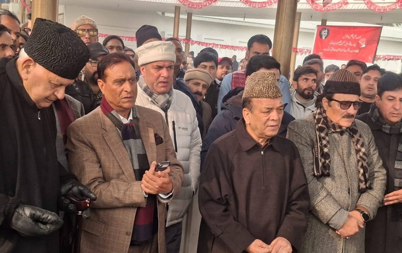 Dr Farooq urges unity, says time to introduce young faces, calls for discipline within party