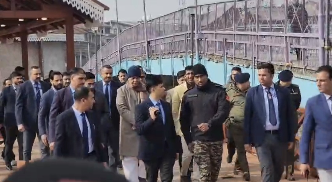 LG Manoj Sinha inaugurates revamped Amira Kadal in Srinagar