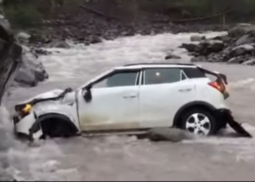 Woman Killed, Man Injured After Vehicle Falls into Gorge in Uri