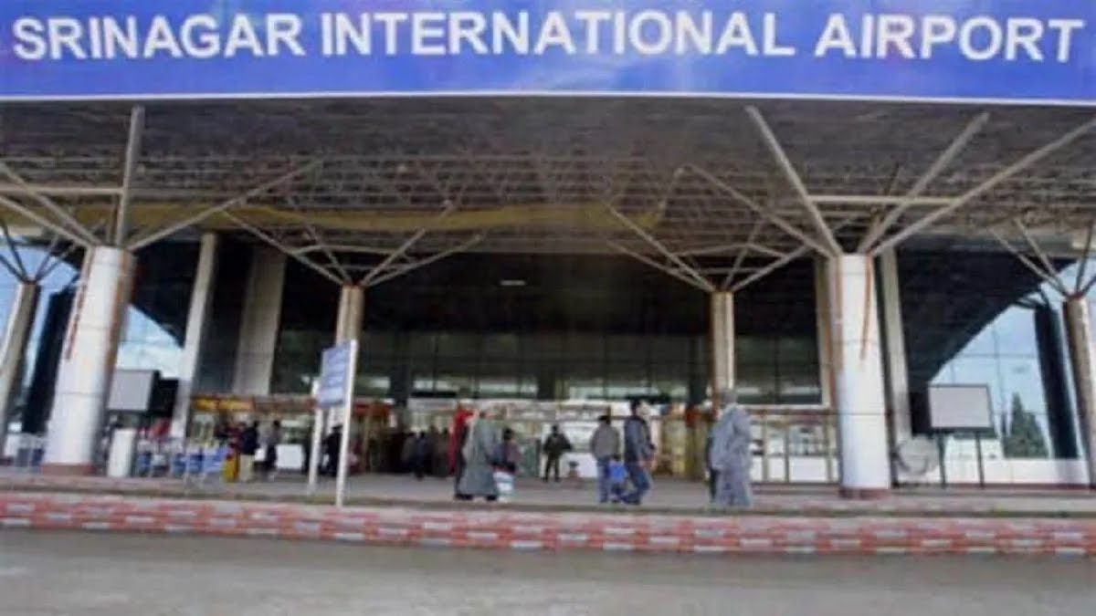 Satellite Phone Recovered from Two US Tourists at Srinagar Airport, Detained for Questioning