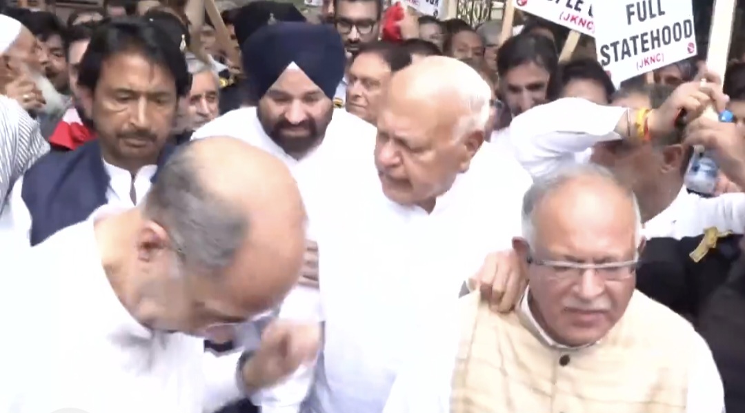 NC Holds Protest in Delhi, Demands Restoration of J&K Statehood